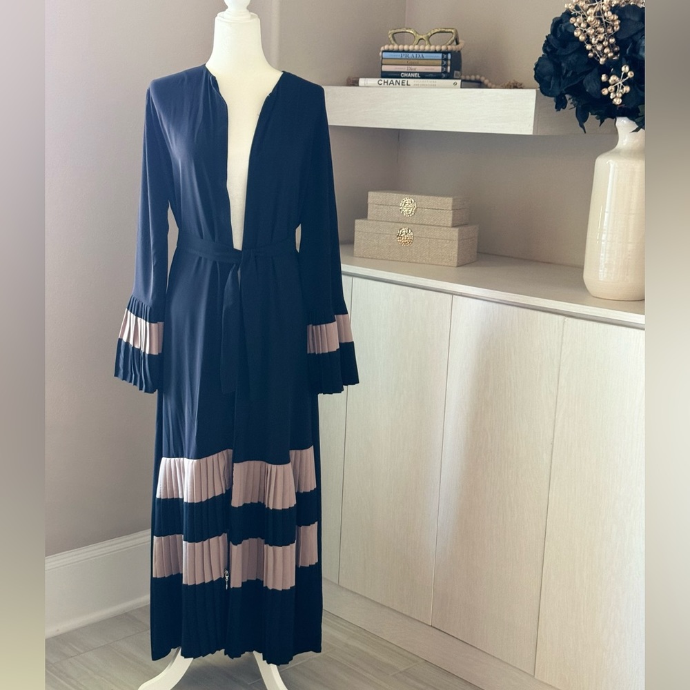 Gorgeous pleated zip up cardigan